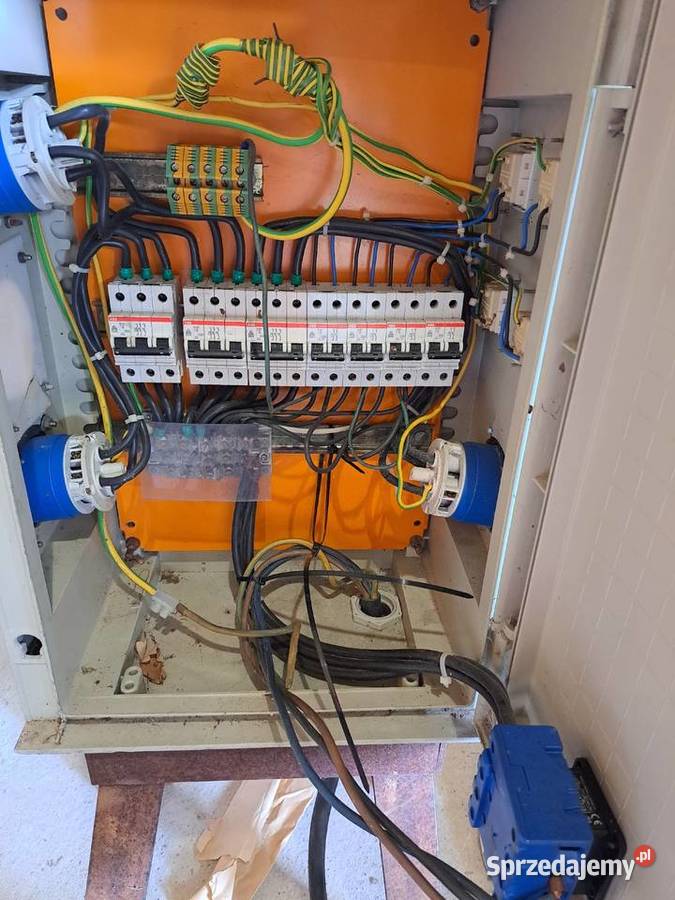 Rozdzielnica elektryczna budowlana z kablem 40 m Zabezpieczenia i rozdzielnice Czaplinek