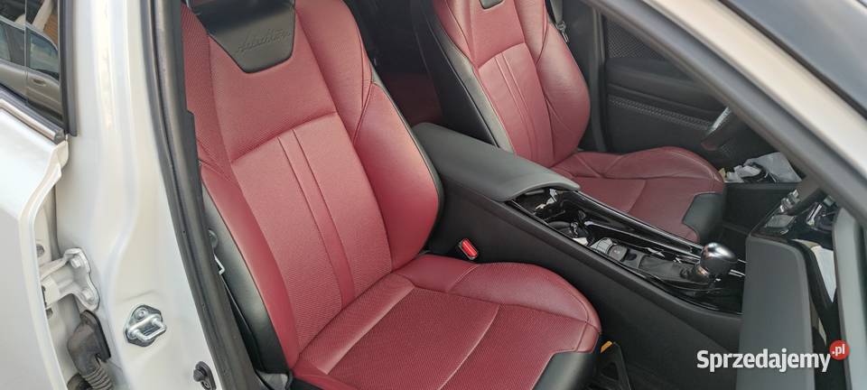 Toyota CHR hybrid Mały przebieg Salon skórzana tapicerka Kielce sprzedam