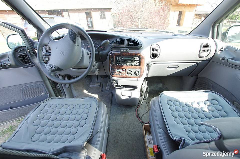 Chrysler Grand Voyager 38 AWD z LPG dodatki 7 elektryczne szyby