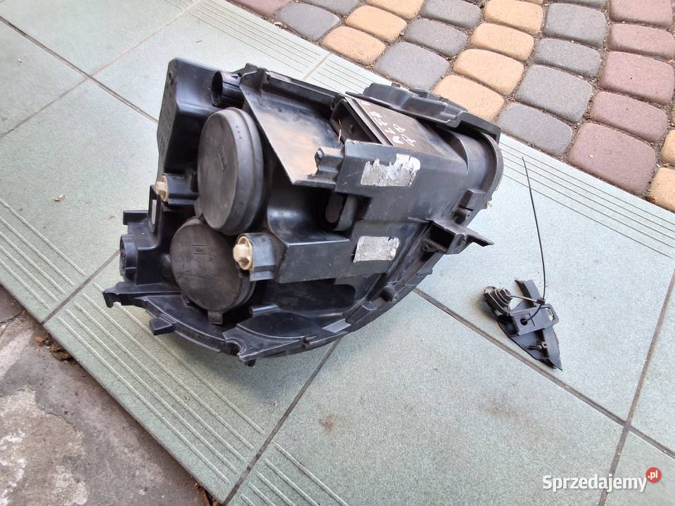 Alfa Romeo Mito lampa prawa przednia zwykla 0818 Lampy przednie