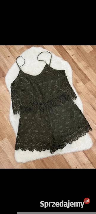 Kombinezony różne na zdjęciu