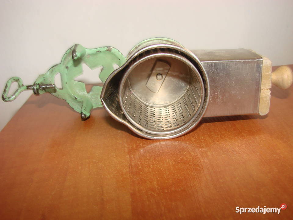 stary młynek do orzechów migdałów itp Pruszcz Gdański