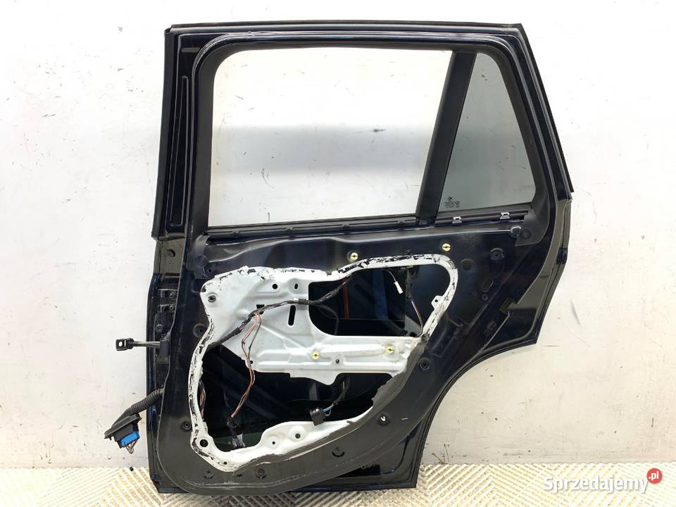 DRZWI PRAWY TYŁ BMW E84 SUV 0915 CZARNY