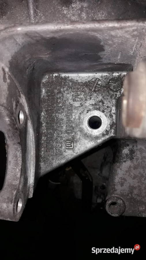 A6 C5 18 turbo benzyna wspornik łapa alternatora Rok produkcji 2002 Sieroszowice