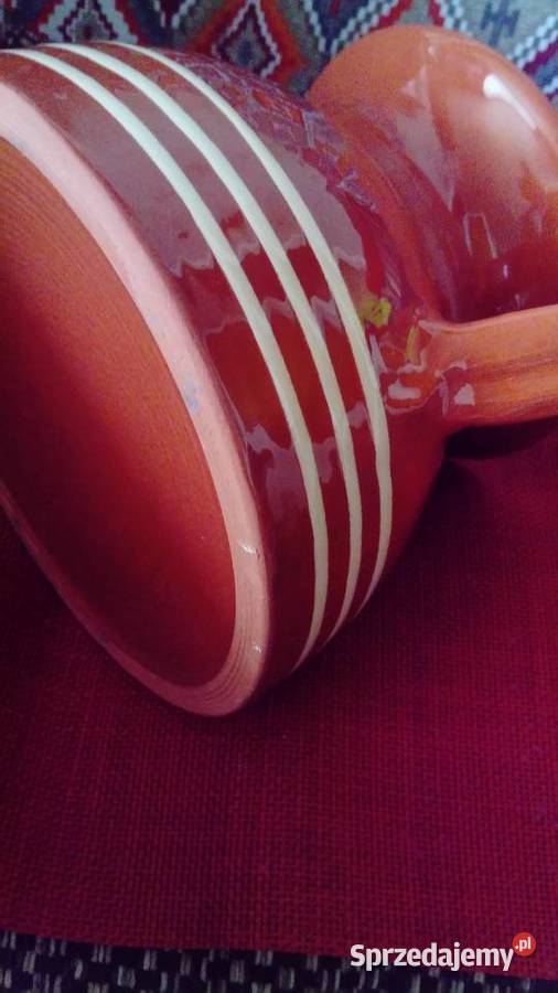 Piękny brązowy dzban