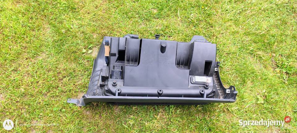 1K1857290 schowek strona pasażera VW Jetta Golf osobowe Lubin sprzedam