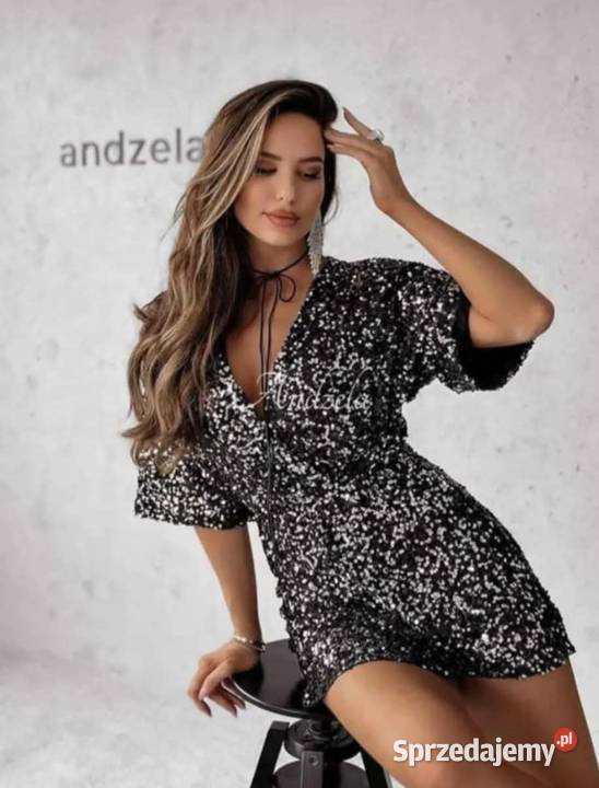 Sukienka czarna z cekinami Drążkowo