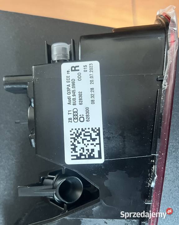 Audi Q3 8U prawa lampa tylna LED 8U0945096D osobowe Ślesin