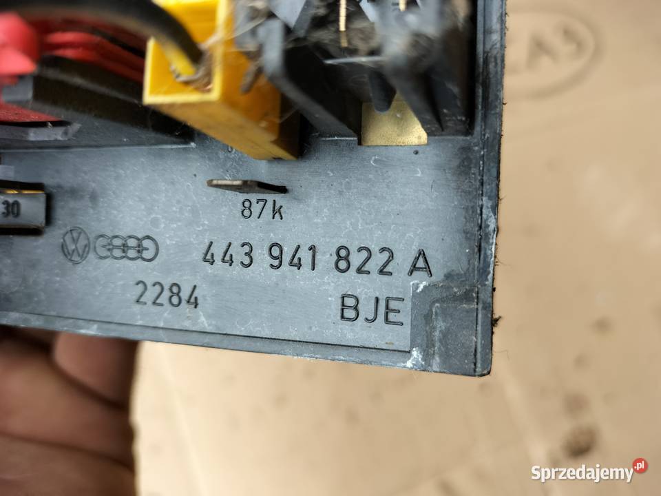 AUDI 80B3 B3 18 443941822A SKRZYNKA Skrzynki bezpieczników Kamień-Kolonia