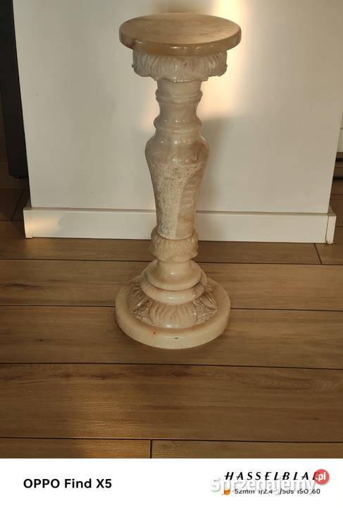 Kolumna z alabastru kwietnik Wola Podłężna