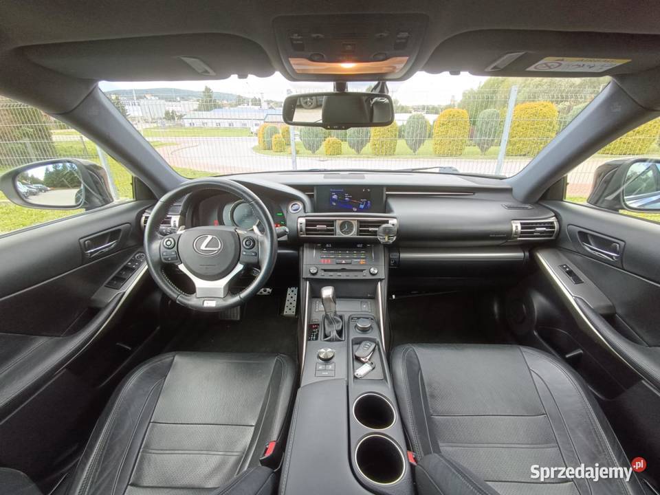 Lexus IS III Sedan 300h 223 FSport HYBRID Sanok