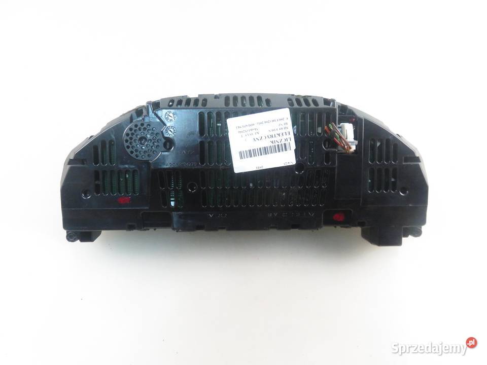 LICZNIK MERCEDES S204 200 CDI 2049001705 Liczniki i zegary