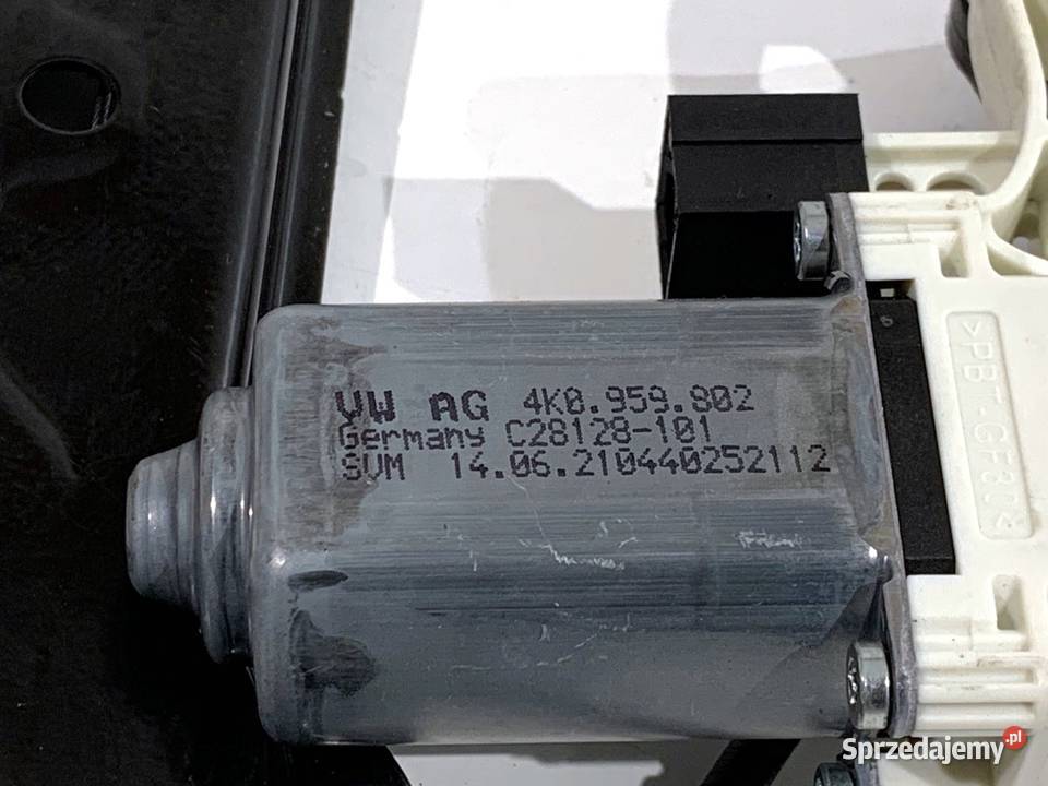 PODNOŚNIK SZYBY LEWY TYŁ VW ARTEON 3G8839461B osobowe