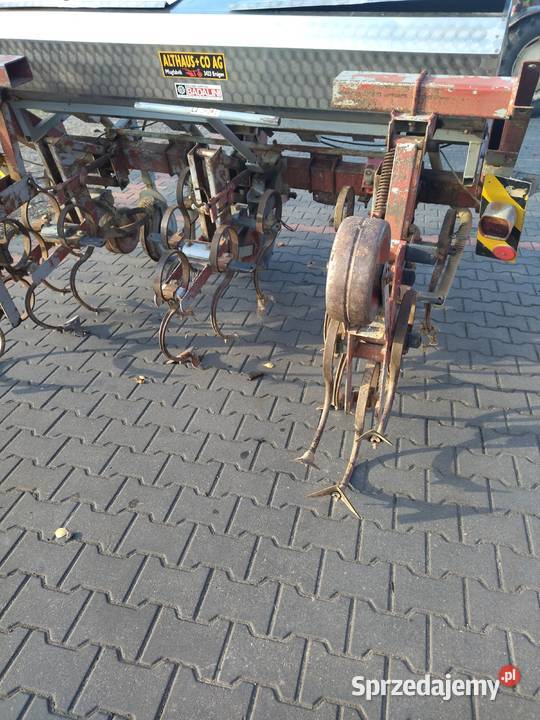 Pielnik z podsiewaczem nawozu nieuszkodzony
