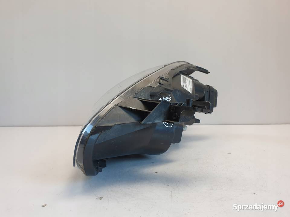 LAMPA PRAWA Toyota Aygo PRZEDNIA prawy przód Rudka