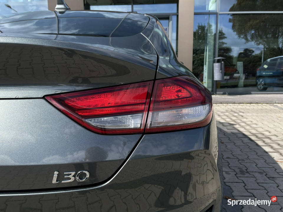 Hyundai i30 15 TGDI FASTBACK Smart 48V 7DCT przyciemniane szyby Piotrków Trybunalski