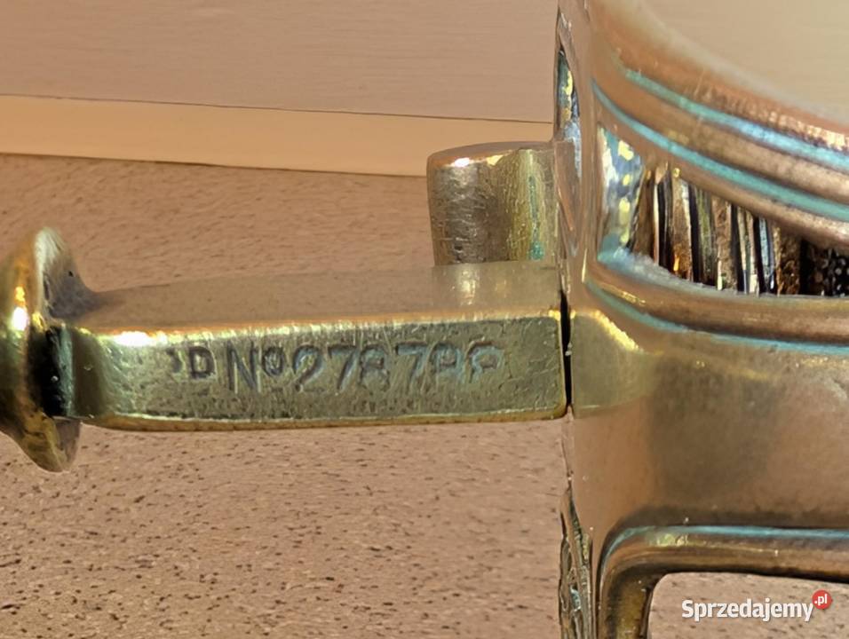 Antyczny mosiężny świecznik Benham Froud z Piła