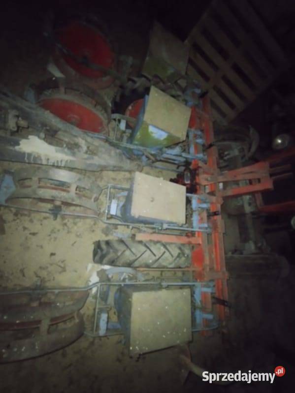 Sadzarka do kukurydzy 4rzędowa kompletna stan Teodorówka-Kolonia