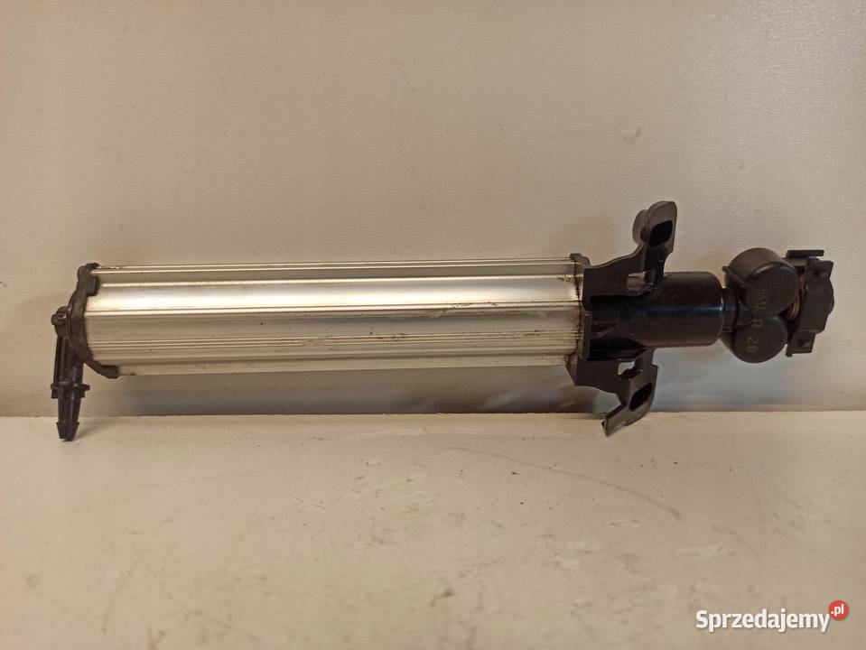 SPRYSKIWACZ LAMPY PRAWY VOLVO V60 30784345