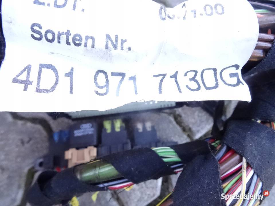 4D1971713DG AUDI A8 D2 9902 WIAZKA SILNIKA Przemęt