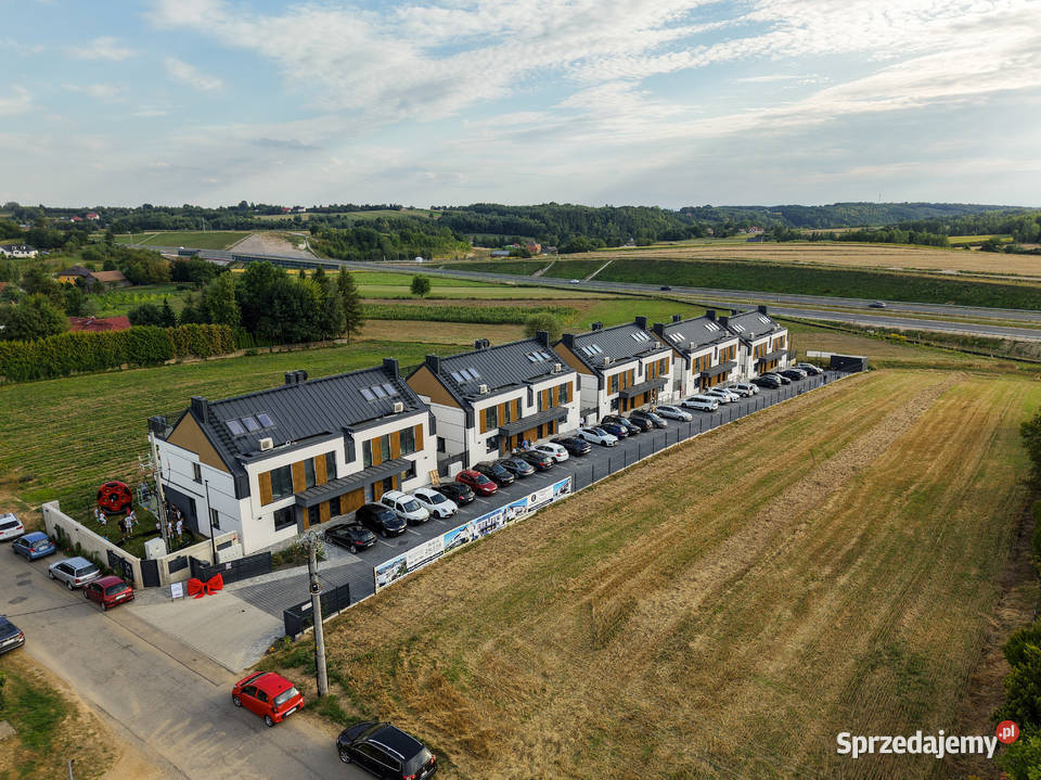 Mieszkanie piętrowe z tarasem na dachu Iwanowice Dworskie sprzedam