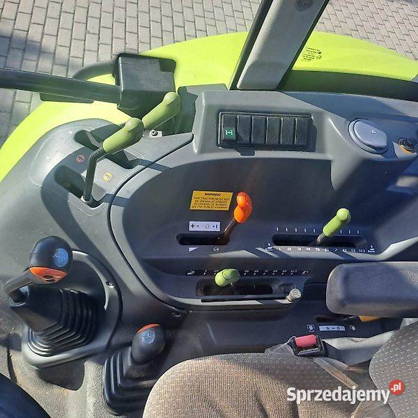 ciągnik Claas Axos 330 Różyny