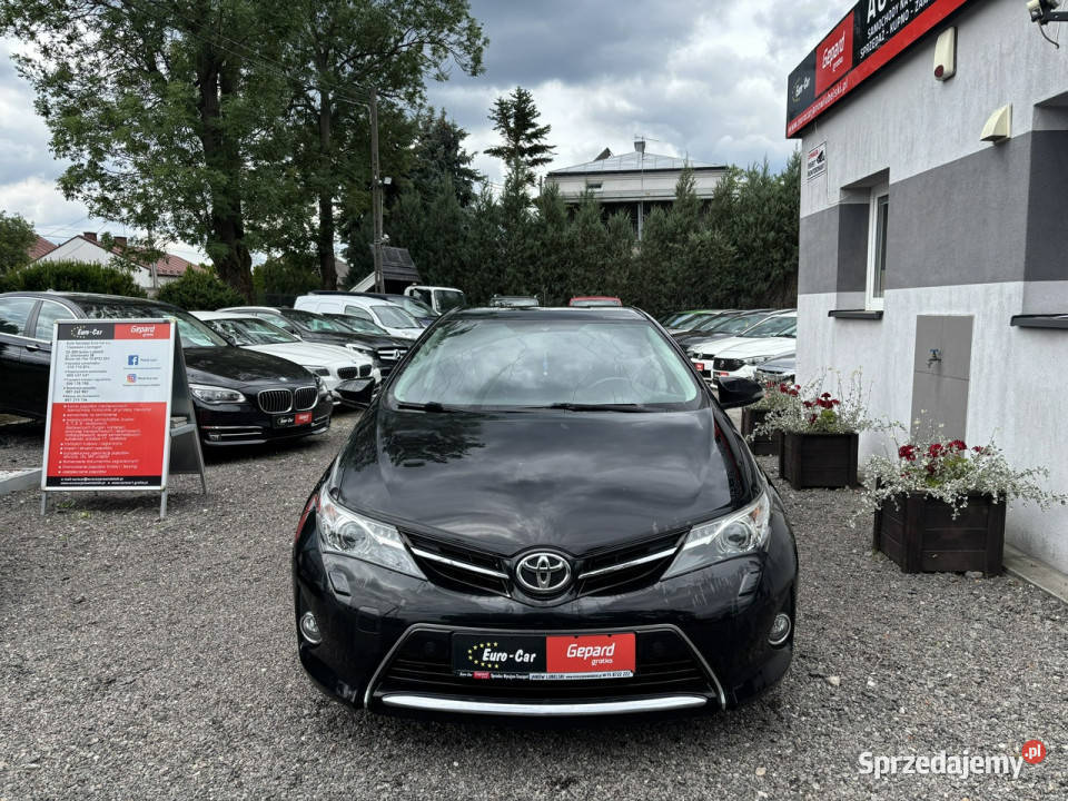Toyota Auris II 2012 światła do jazdy dziennej