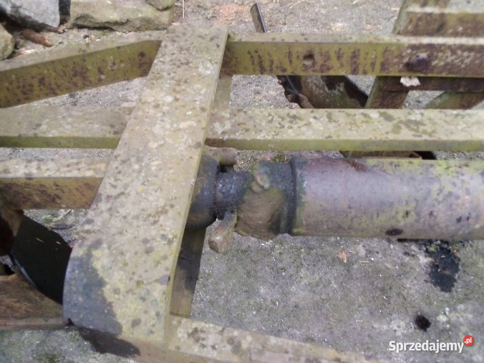 Pług obrotowy 3 skibowy obracany mechanicznie do
