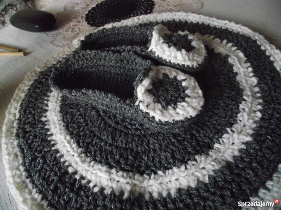 BIAŁO SZARY AUTORSKI DYWANIK SZYDEŁKOWANY Piła