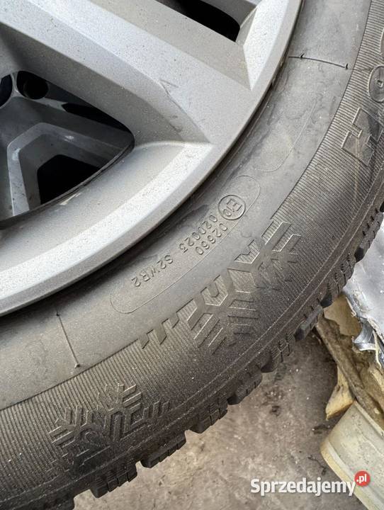 Felgi Dacia z oponami zimowymi 16 Świecie