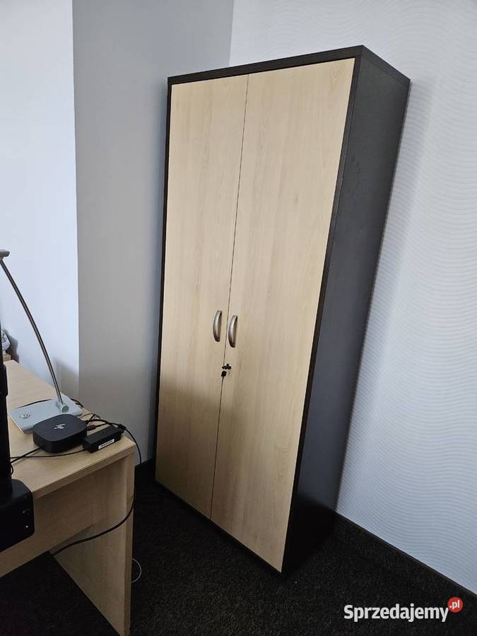 Szafa dwudrzwiowa używana w biurze Warszawa