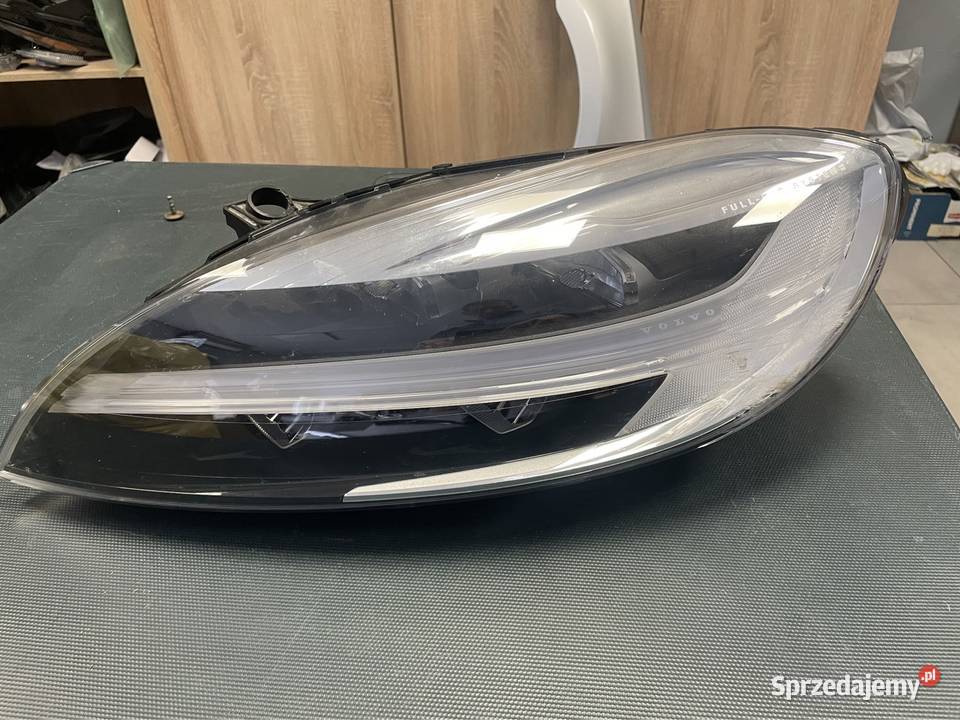 Volvo V40 II 15 reflektor full led lewy 31677022 Kozubszczyzna