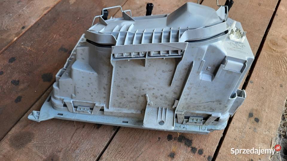 Reflektor prawy lampa W124 mercedes osobowe Pozostałe