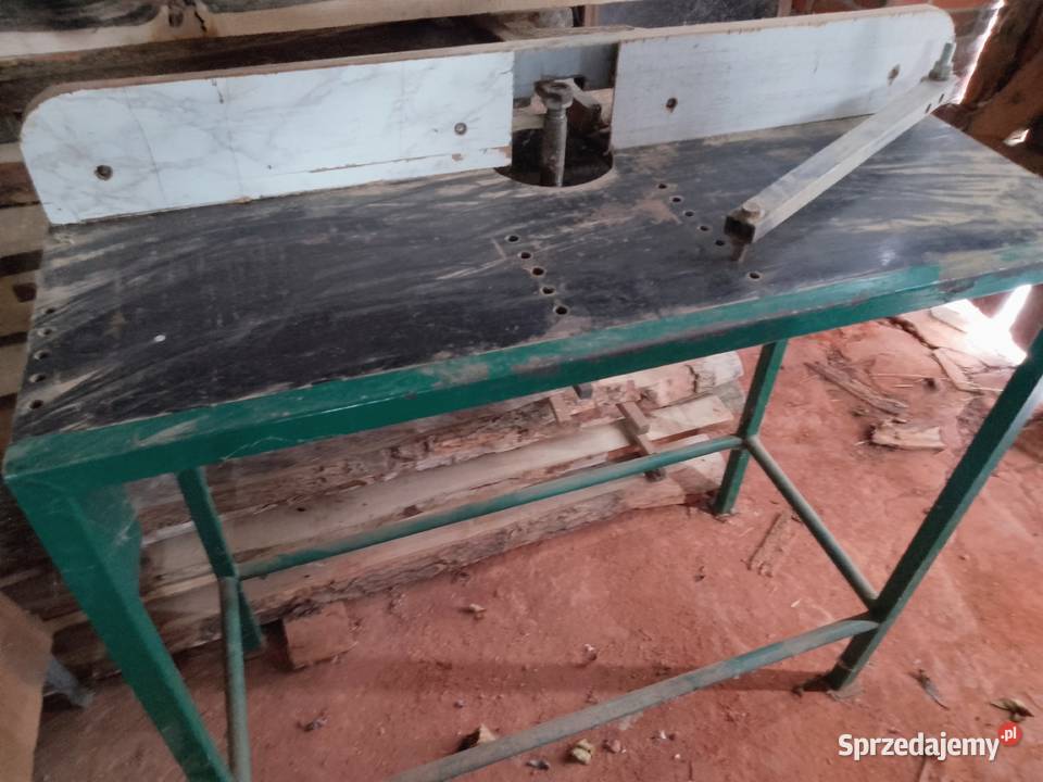 Frezarka z frezami stolarskimi Ząbrowo