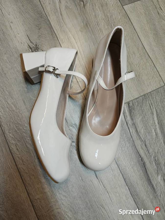 4243 Kremowe czółenka wieczorowe na szeroką Czółenka małopolskie Kraków