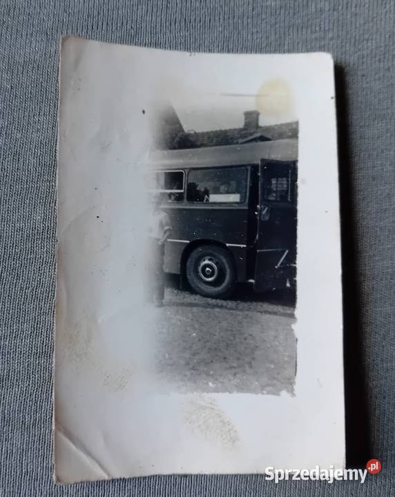 Stara fotografia autobus z otwartymi dzrzwiami Koźminek