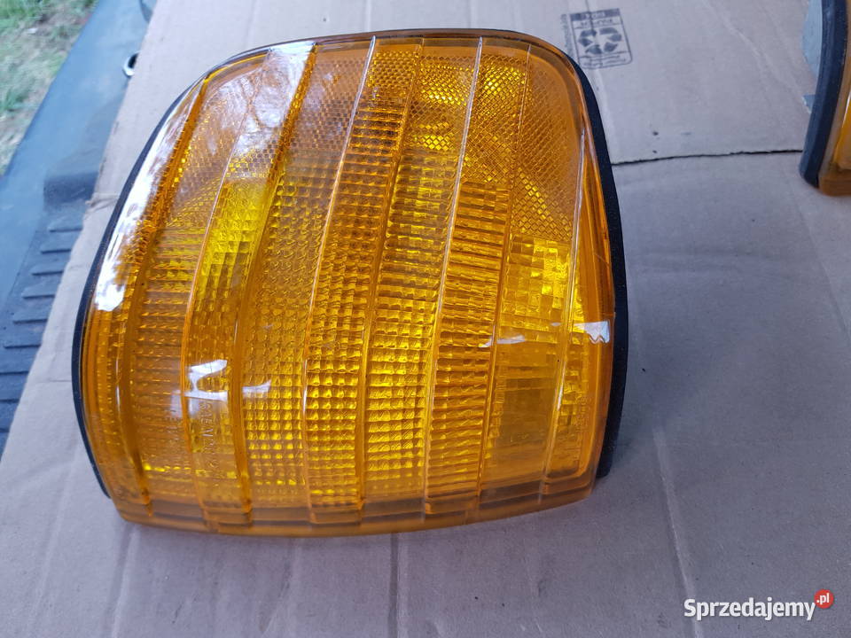 Kierunkowskaz prawy mercedes w126 s klasa USA osobowe Oświetlenie Piaseczno