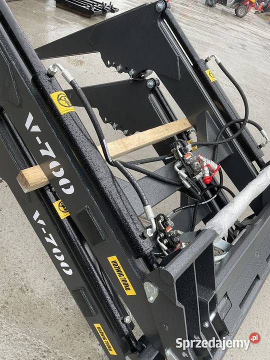 Ładowacz czołowy firmy Agrosped model V700 wielkopolskie Poznań