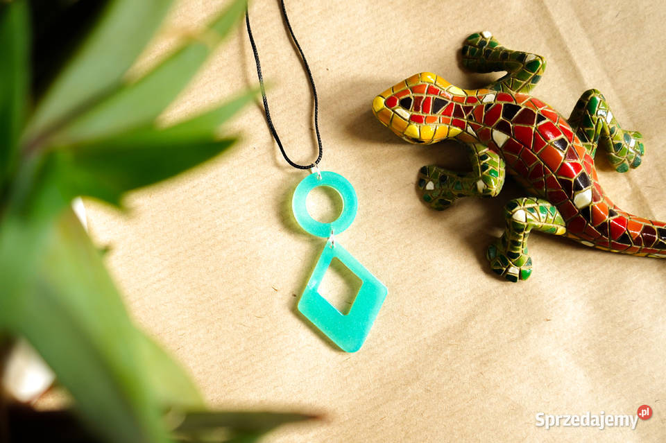 Turkusowy wisiorek kółko i romb świecące w Warszawa