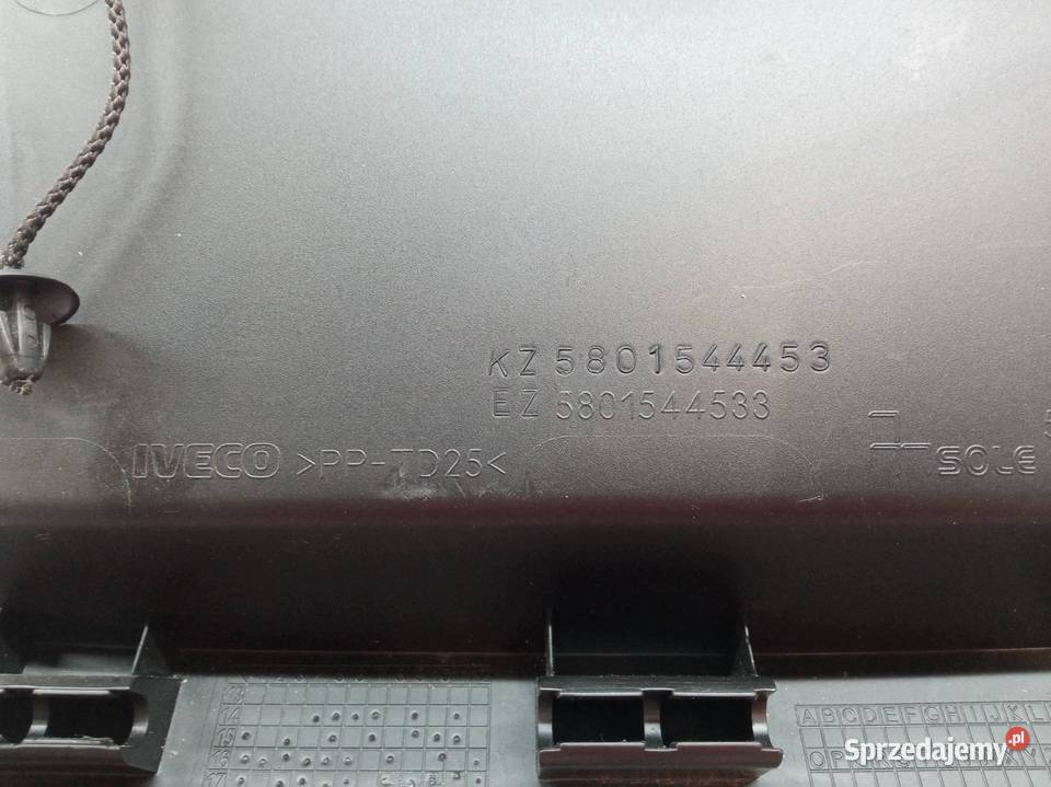 SCHOWEK ŚRODKOWY DESKI VI 5801544533 5801544453 Rok produkcji 2018