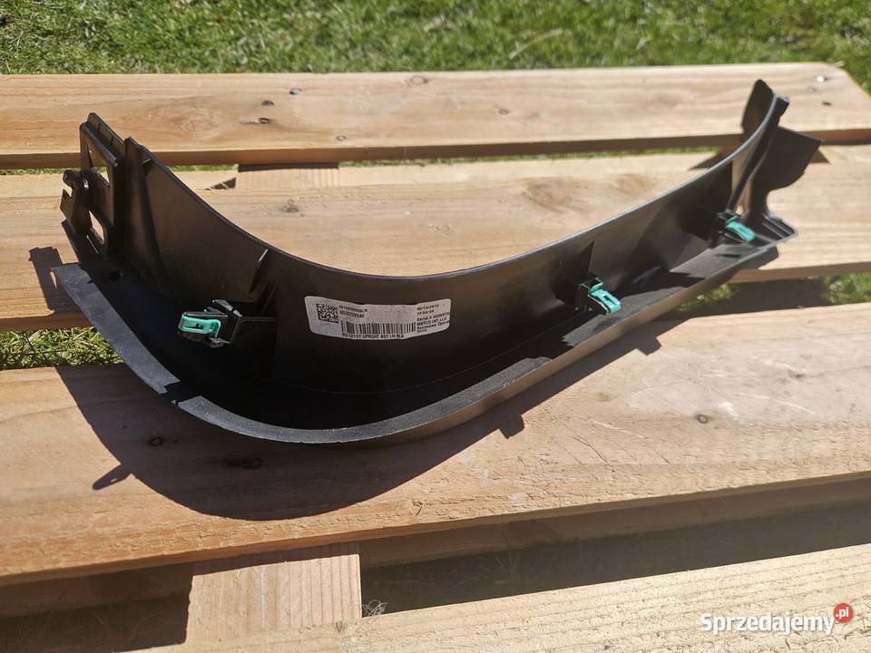 Plastiki tylnej klapy czarne do Chrysler Rok produkcji 2017