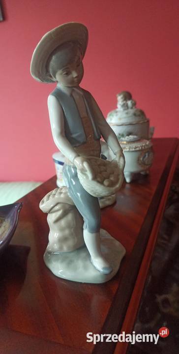 Figurka chłopca z koszem Zapfir Lladro Spain