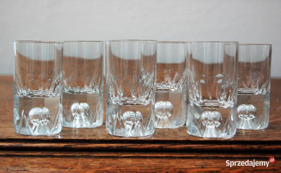 Stare kieliszki z bąbelkiem powietrza do wódki Lublin