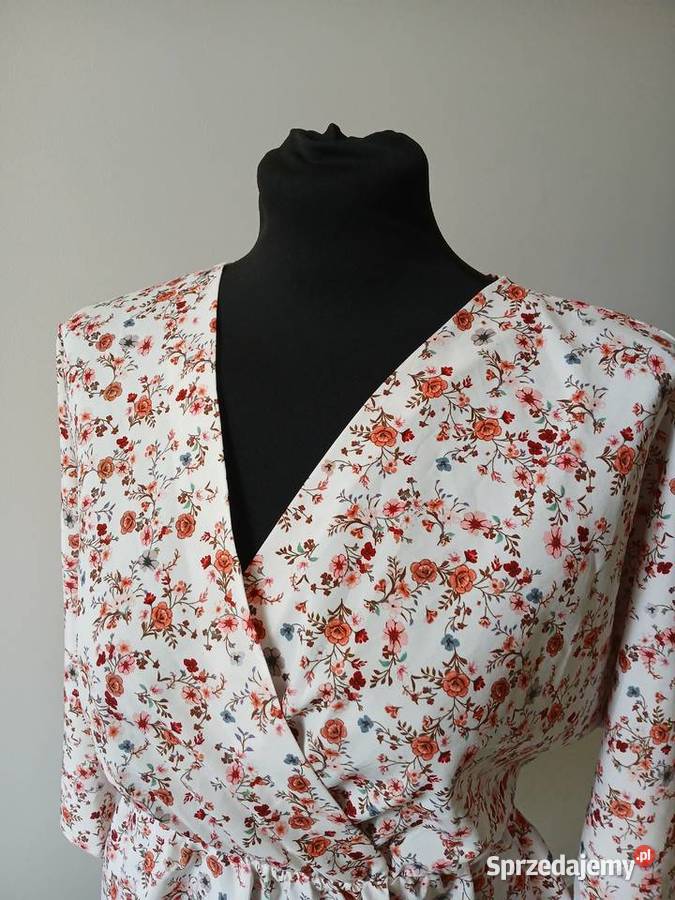 Bluzka damskaelegancka biała w kwiaty rozmiar s Kielce