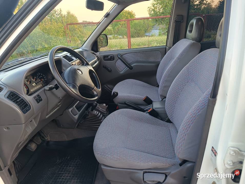 Nissan terrano ii 24 benzyna 4x4 84 bezwypadkowy Chmielnik