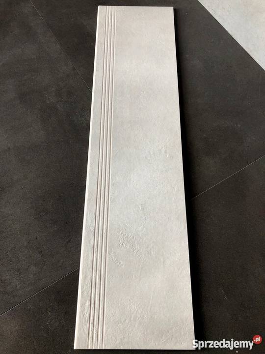 Betonowe schody szare płytki z rowkiem 120x30 Łask