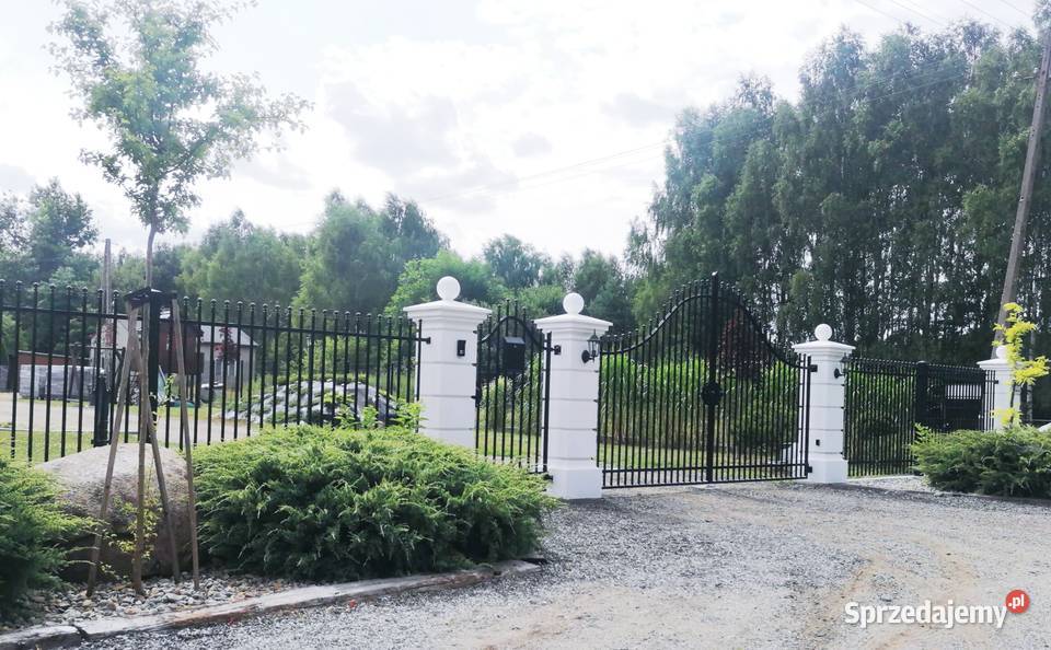 Dworkowe słupy ogrodzeniowe betonowe