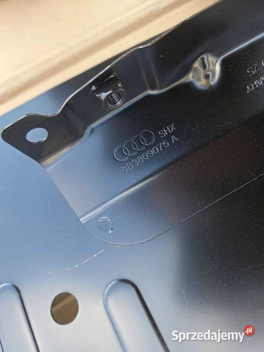 Próg słupek lewy Audi A5 B10 8B5809839 Progi sprzedam