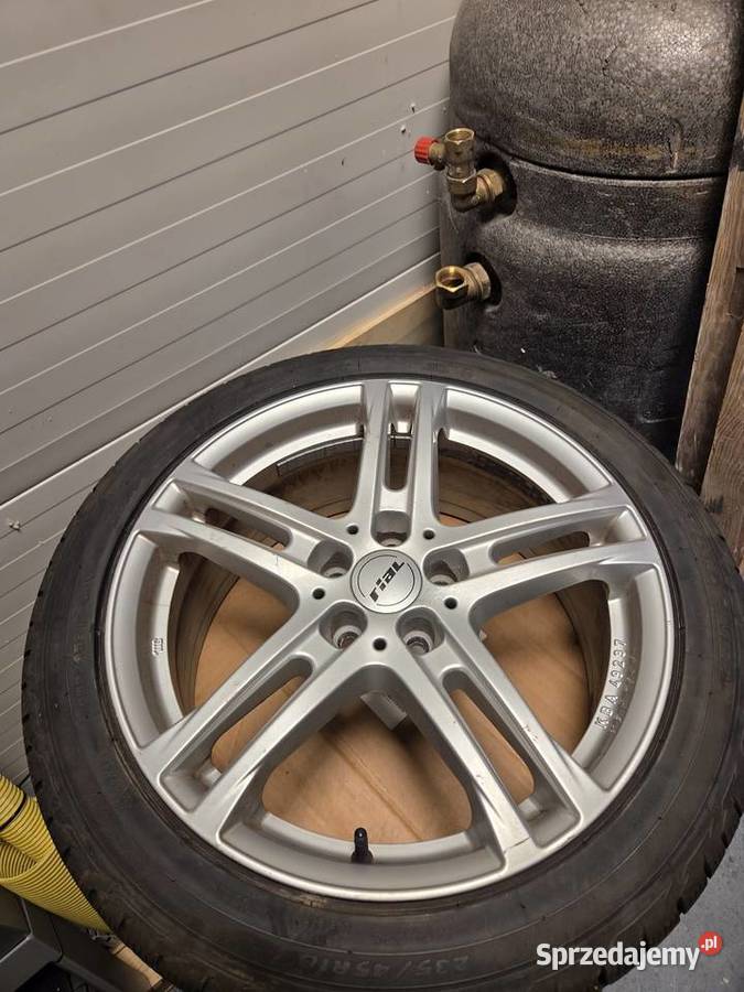 Koła zimowe komplet prawie nowe opony 23545 R18 małopolskie