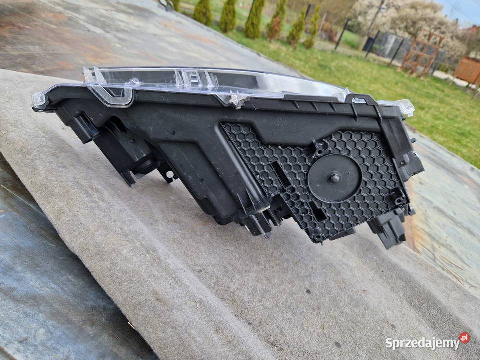 Toyota Yaris Cross reflektor FULL LED ORG EU KPL podkarpackie Mielec sprzedam